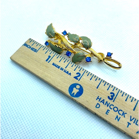 Vintage LIA Gold-tone Green Enamel Leaves Blue Rhinestones Brooch / Pin - Picture 5 of 8